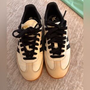 Adadias Sambas size 6.5